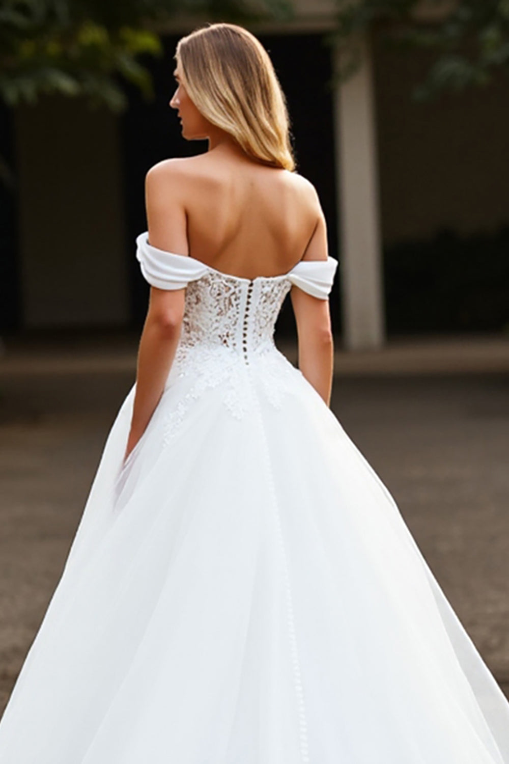 Tulle White Ball Gown Sweep Train Wedding Dress with Lace Appliques