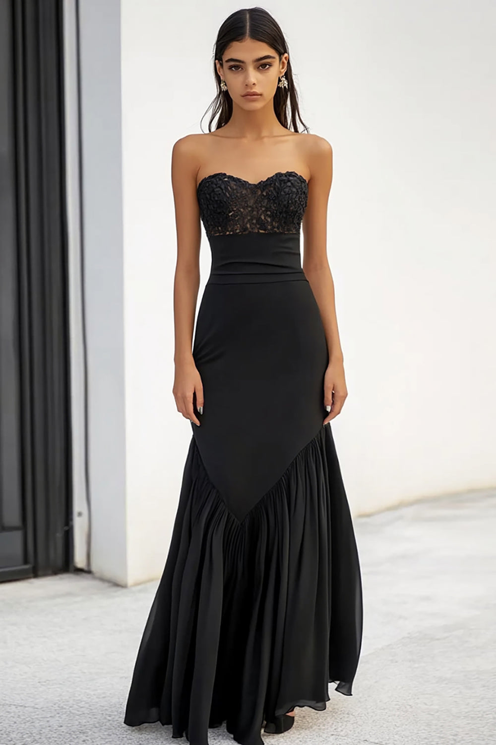 Black Sweetheart Ruffled Long Sheath Formal Dress with Appliques