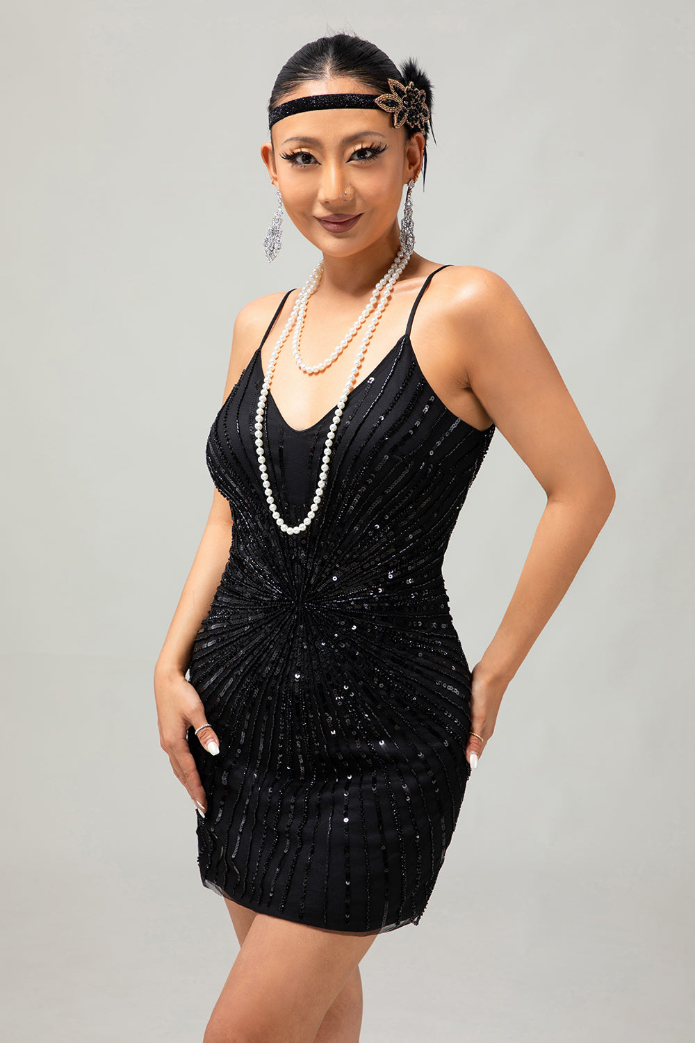 Sparkly Black Spaghetti Straps Sequins 1920s Dress with 5-Piece Accessories Set