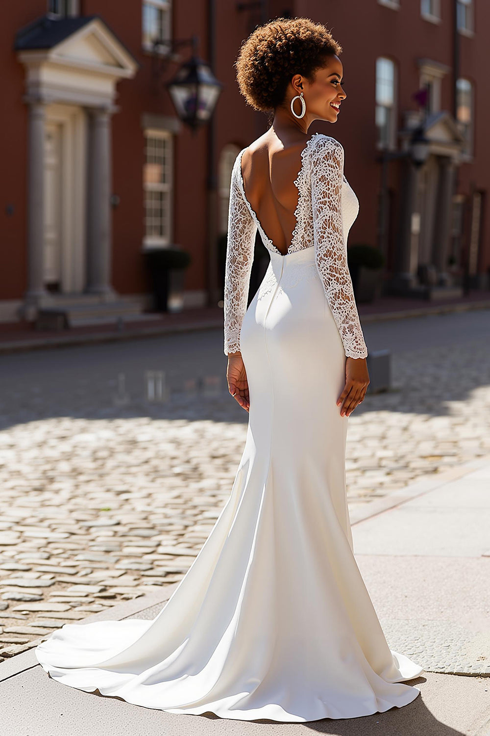 White Mermaid V-Neck Lace Appliqued Wedding Dress with Court Train