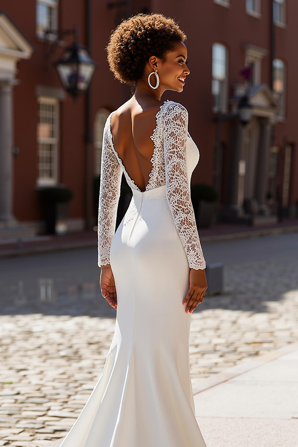 White Mermaid V-Neck Lace Appliqued Wedding Dress with Court Train