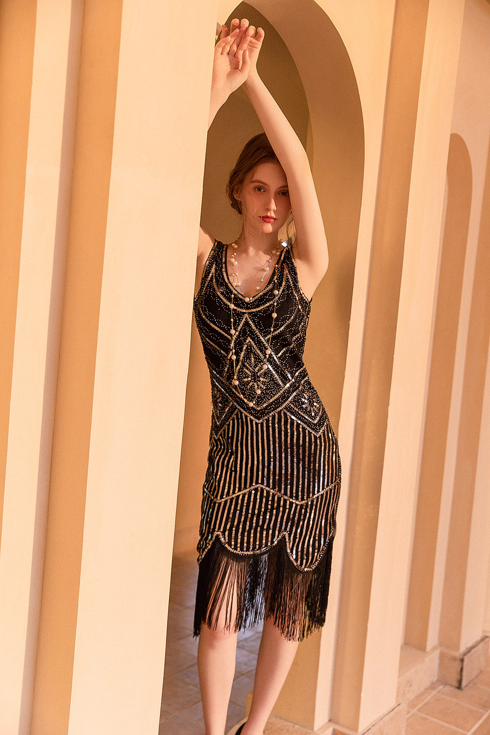 Sparkly Black Golden Sheath Sequins 1920s Flapper Dress with Fringe