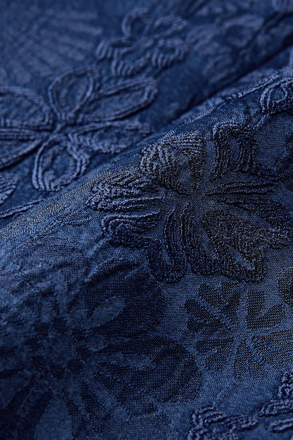 Peak Lapel Black Jacquard Men's Formal Suits