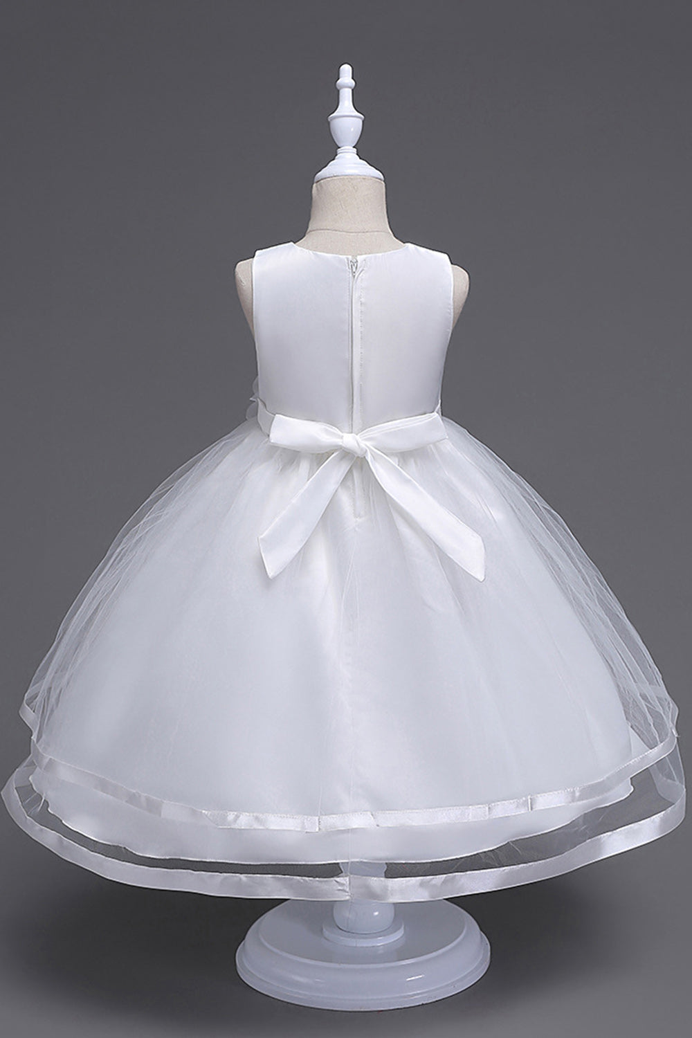 Boat Neck Tulle White Girls Dresses with Bow