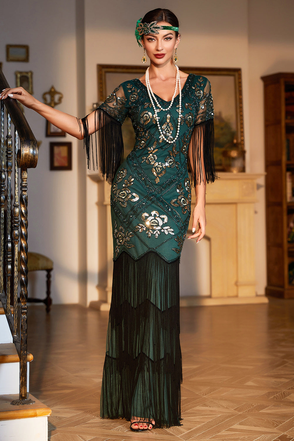 Zapaka Women Sparkly Dark Green Sequins Long 1920s Flapper Dress V Neck Sheath Long Sleeves Vintage Dress With Fringes