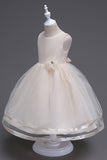 Boat Neck Tulle White Girls Dresses with Bow