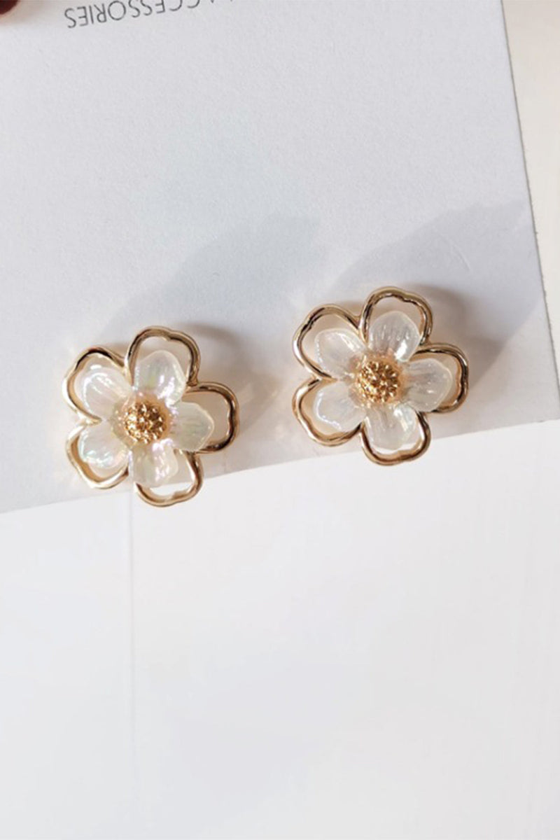 Load image into Gallery viewer, White Flowers Earrings