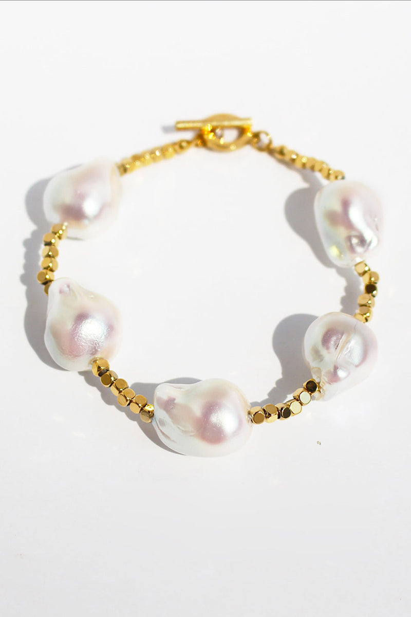 Load image into Gallery viewer, Shaped Pearl Gold Bracelet